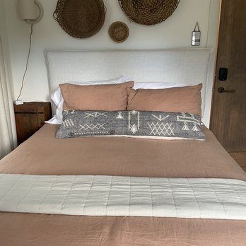 Jacksonville's Magnolia Hotel - This is the room we stayed in - #201. - Bed & Breakfast Near Me - Jacksonville, Oregon