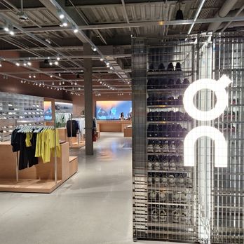 On - Shoe Stores Near Me - Chicago, Illinois
