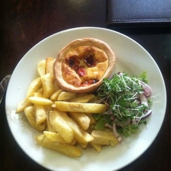 The Chandos - Red pepper and feta quiche with salad and chips (and vinegar!) - Pubs Near Me - London, XGL The Chandos - Red pepper and feta quiche with salad and chips (and vinegar!) - Pubs Near Me - London, XGL