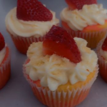 Lynn’s Tray - cupcakes - Desserts Near Me