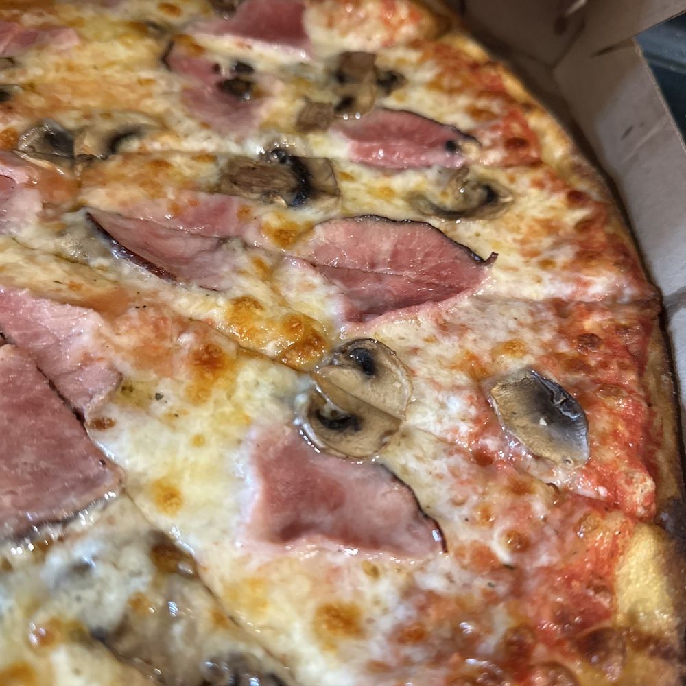 Makahoa Pizza - Canadian Bacon and Mushrooms - Pizza Near Me - Kahuku, Hawaii Makahoa Pizza - Canadian Bacon and Mushrooms - Pizza Near Me - Kahuku, Hawaii
