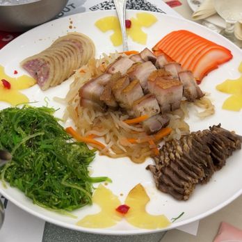 China Garden Han Gong - Five Treasure Appetizer Platter - pretty standard except for the seaweed which lacked some flavor and maybe sesame oil? - Dim Sum Near Me - Rockville, Maryland