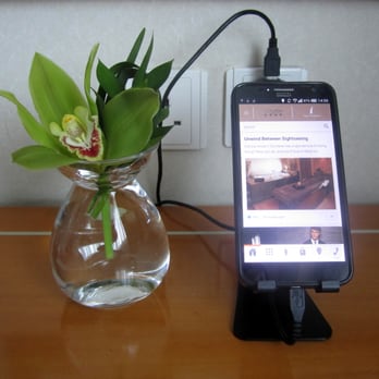 城景國際 - Our room had an orchid and cell phone. - Hotels Near Me - Hong Kong, HK