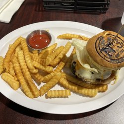 Ole No 3 Restaurant & Bar - Diablo burger with fries