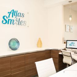 Atlas Smiles - Receptionist Desk