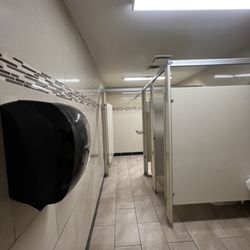 Santa Rosa Phillips 66 - Ladies bathroom