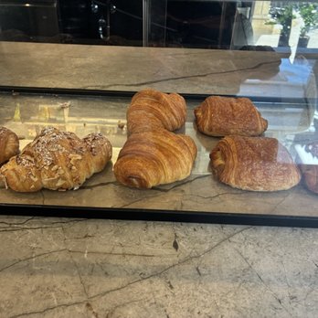 Cafe Con Leche Con Amor - pastry case - Cafes Near Me - San Jose, California