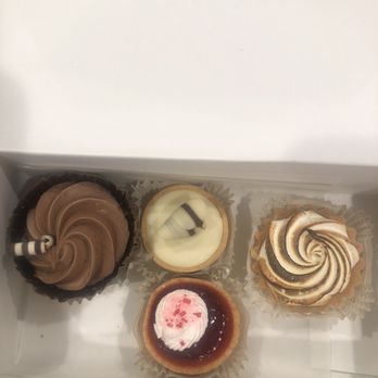 Le Chocolat Du Bouchard - Chocolate Mousse, Vanilla Tart, Lemon Merengue, Raspberry Tart - Chocolatiers & Shops Near Me - Naperville, Illinois Le Chocolat Du Bouchard - Chocolate Mousse, Vanilla Tart, Lemon Merengue, Raspberry Tart - Chocolatiers & Shops Near Me - Naperville, Illinois