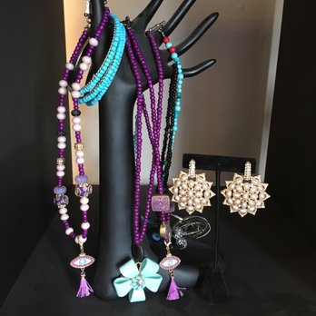 Fringe NoHo Hair Studio - Hair Salons Near Me - North Hollywood, California