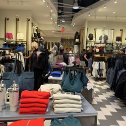 Lululemon - Merchandise
