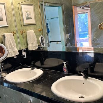 Golden Age Builders - BEFORE: Outdated and worn. - General Contractors Near Me - Los Angeles, California Golden Age Builders - BEFORE: Outdated and worn. - General Contractors Near Me - Los Angeles, California