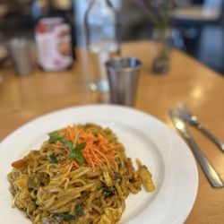 Aloy Modern Thai - L Aloy Noodle