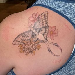 Super happy with my piece. My experience was so special. I recommend Marked Studios it was clean and the staff was so good to me.