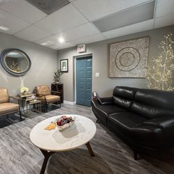 Safety Harbor Wax Studio - Waiting area 7/2023