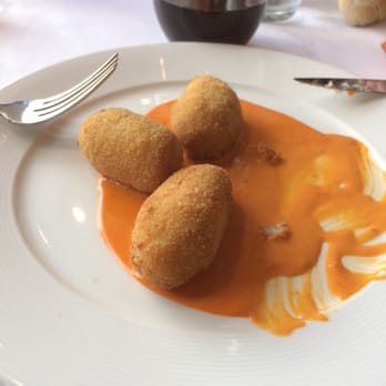 Il Punto - Croquetas con salsa de pimiento de piquillo - Italian Near Me - Alcobendas, M