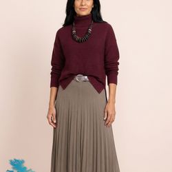 Designers Circus - Oh what to wear on Monday's and still feel the relaxation of the week-end?  Easy flare skirt and a cozy turtle neck for cool October days.