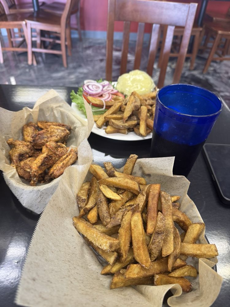 Bugsy's Grill & Brews Logo