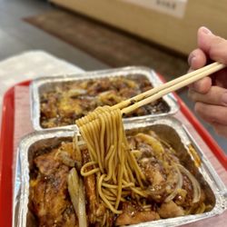 Hong Kong Eats - Chicken with black pepper sauce over spaghetti