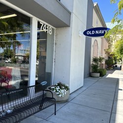 Old Navy - Walking in....