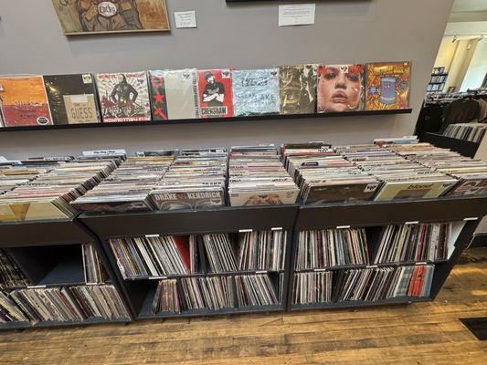 Village Vinyl & Hi Fi by null