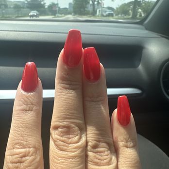 La Moda Nail and Spa - Fingernail on ring finger overlaps middle finger - Nail Salons Near Me - Merchantville, New Jersey
