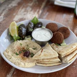 Oasis Mediterranean Cuisine - Presentation is nice, but taste.. not so.