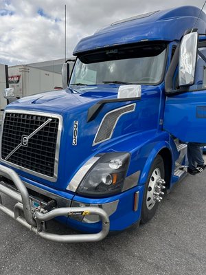 Tractor Trailer Windows - We can service most commercial vehicle window needs Tractor Trailer Windows - We can service most commercial vehicle window needs
