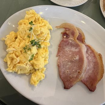The Muffin Man Tea Shop - Scrambled eggs, bacon - Coffee & Tea Near Me - London, XGL The Muffin Man Tea Shop - Scrambled eggs, bacon - Coffee & Tea Near Me - London, XGL