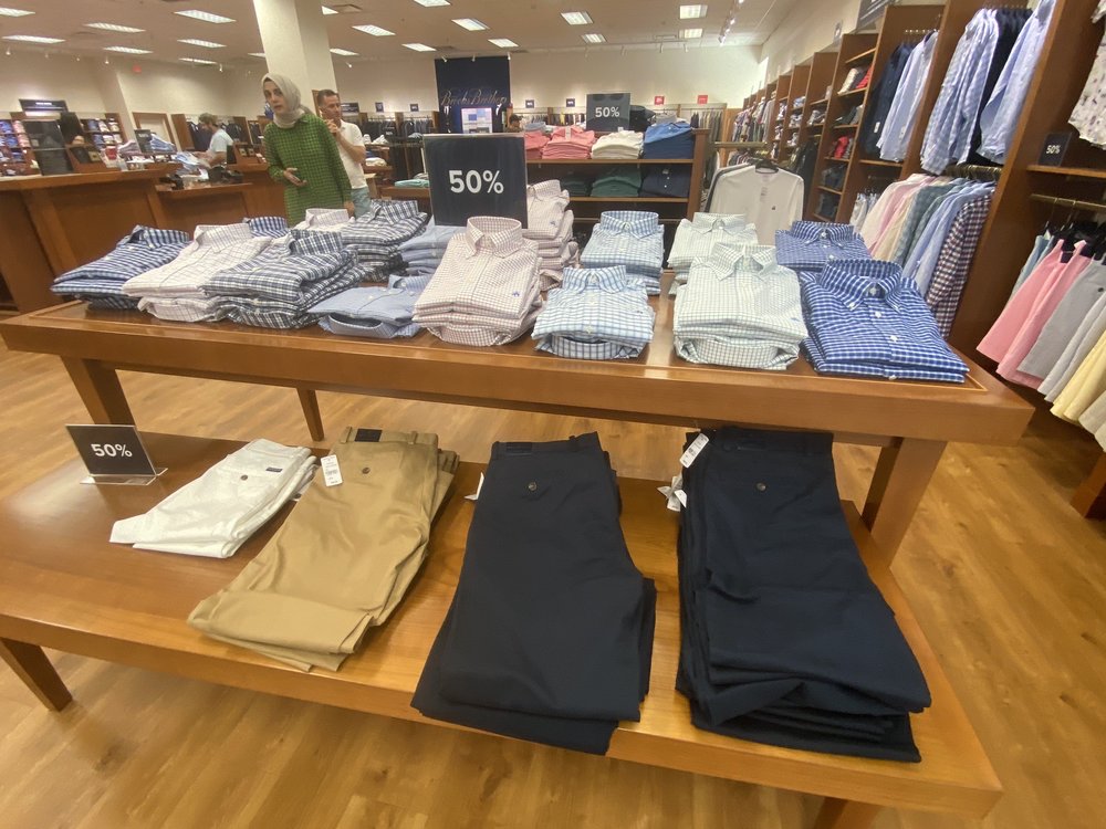 BROOKS BROTHERS FACTORY OUTLET Updated March 2025 1882 Military Rd, Niagara Falls, New York