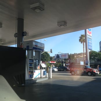 Chevron - Offers full service too. - Gas Stations Near Me - Sherman Oaks, California