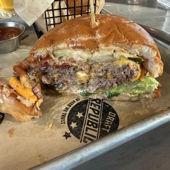Draft Republic Carlsbad - Look at that Smash Burger! Delicious! - Comfort Food Near Me - Carlsbad, California