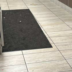 Burger King - The floor is dirty