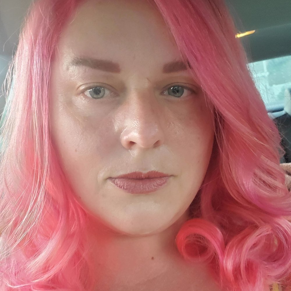 Pink hair! Pink hair!