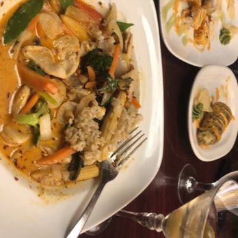 Basil 1791 - Siam Curry with chicken, sushi rolls in the back - Asian Fusion Near Me - Hamilton, Ohio