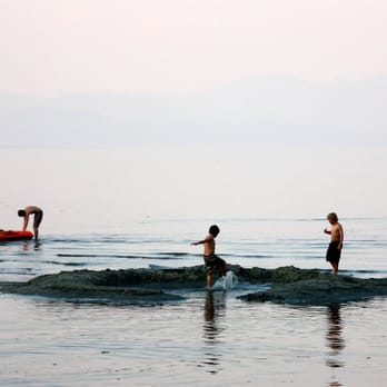 Beach Acres Resort - Lovin the beach - Hotels Near Me - Parksville, British Columbia Beach Acres Resort - Lovin the beach - Hotels Near Me - Parksville, British Columbia