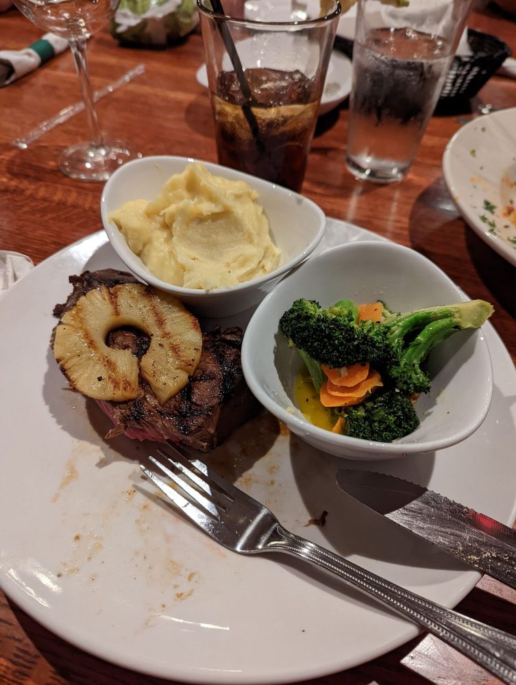 Food from Tom's Grille