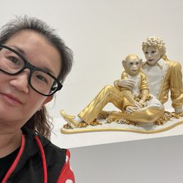 Jeff Koons - Michael Jackson and Bubbles. Jeff Koons - Michael Jackson and Bubbles.