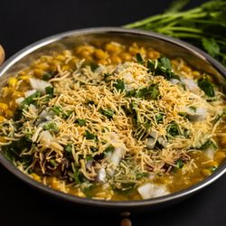 Vadapav Mirchi By Geeta - Ragda Patties