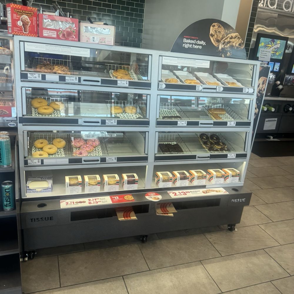 7-Eleven - Lots of bakery goods - Convenience Stores Near Me - Fresno, California 7-Eleven - Lots of bakery goods - Convenience Stores Near Me - Fresno, California