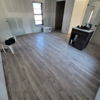 Howe Kustom's & Flooring - Vinyl Plank Flooring Installation - Flooring Near Me Howe Kustom's & Flooring - Vinyl Plank Flooring Installation - Flooring Near Me