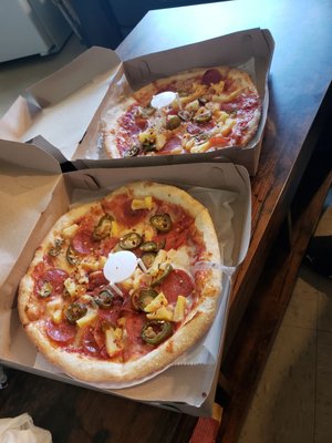 Cheesy Pizza by null