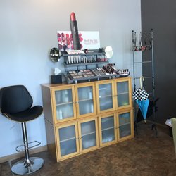 Verde Salon & Spa - Cosmetic station