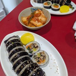 Mushroom kimbap, vegetable kimbap Mushroom kimbap, vegetable kimbap