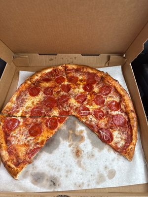 Tommie's Pizza by null
