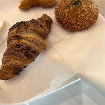 Tous Les Jours - Kimchi thing, croissant, and doughnut - Bakeries Near Me - Minneapolis, Minnesota Tous Les Jours - Kimchi thing, croissant, and doughnut - Bakeries Near Me - Minneapolis, Minnesota