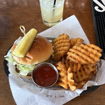 Mother’s Ruin - Bars Near Me - Austin, Texas