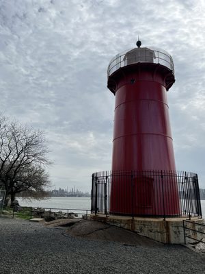 The Little Red Lighthouse by null