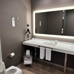 AC Hotel Bozeman Downtown - Bathroom