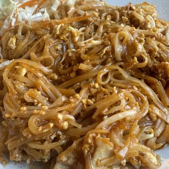 ROI ET - Chicken Pad Thai - Thai Near Me - Northwood, Ohio ROI ET - Chicken Pad Thai - Thai Near Me - Northwood, Ohio