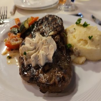 Batavia Downs Gaming - Steak at the wedding - Horse Racing Near Me - Batavia, New York